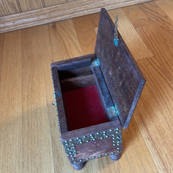 Wood treasure box - Picture 11 of 16
